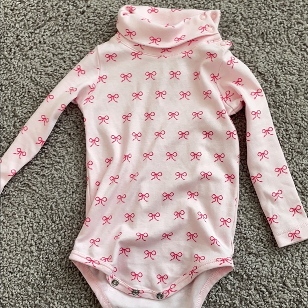 NWOT Beaufort Bonnet Company Pink Bow Turtleneck